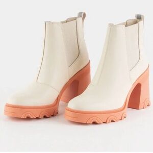 Sorel Brex Chelsea heel Cream and Orange Women's Boots size 8.5
